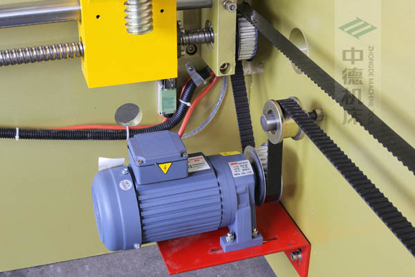 ZDP-4022強(qiáng)扭矩電機(jī)，后退料迅速，鋼絲同步帶精確更靜音.jpg